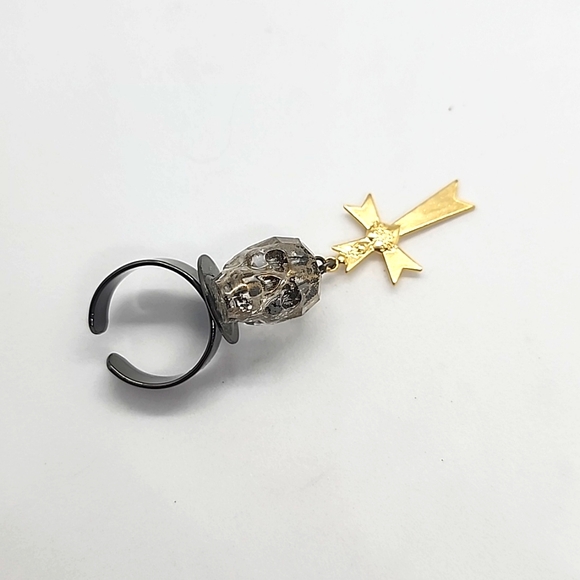 GASOLINE GLAMOUR BADLANDS SWAROVSKI CRYSTAL SKULL CROSS CHARM RING - Picture 1 of 6